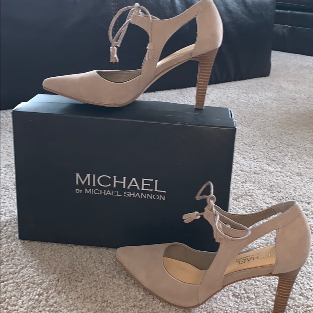 👠Taupe color leather heels ♥️